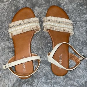 8 1/2 Woman’s ANNA sandals